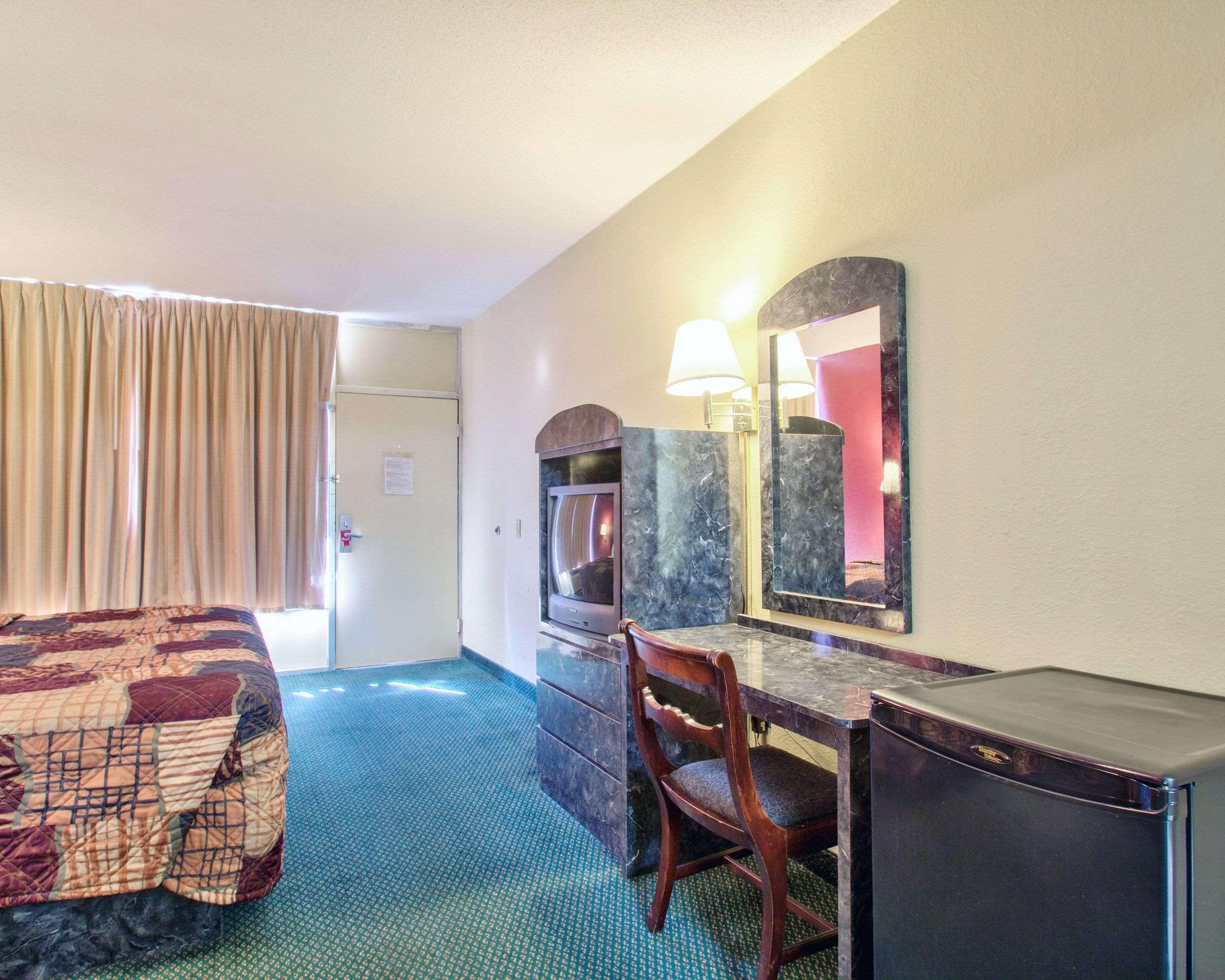 Econo Lodge Donalsonville Bagian luar foto
